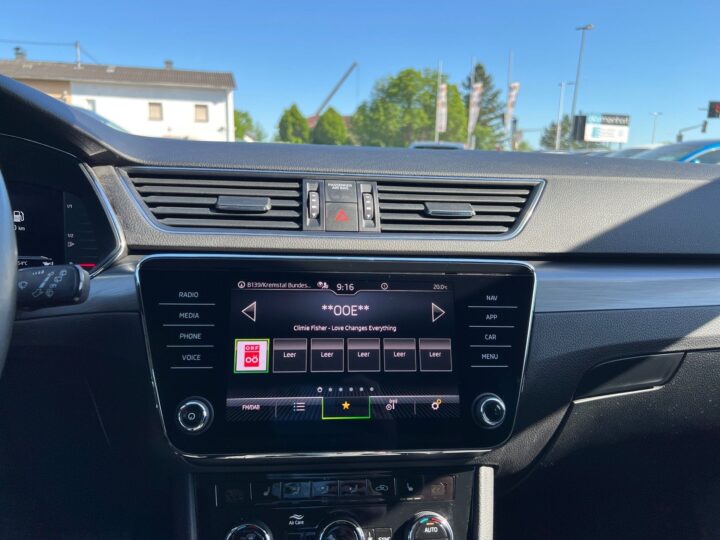 Abbildung Fahrzeugdetailansicht Skoda Superb - Nr. 19