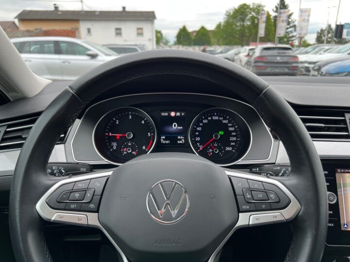 Abbildung Fahrzeugdetailansicht Volkswagen Passat Variant - Nr. 15