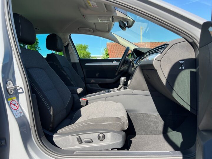 Abbildung Fahrzeugdetailansicht Volkswagen Passat Variant - Nr. 33