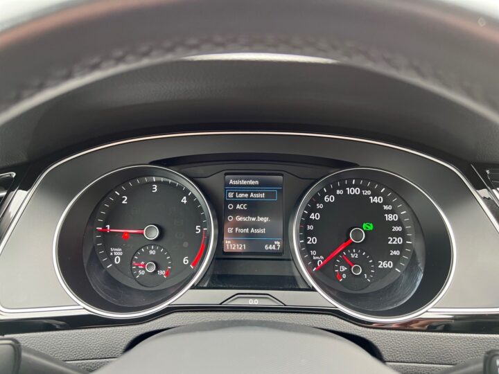 Abbildung Fahrzeugdetailansicht Volkswagen Passat Variant - Nr. 17
