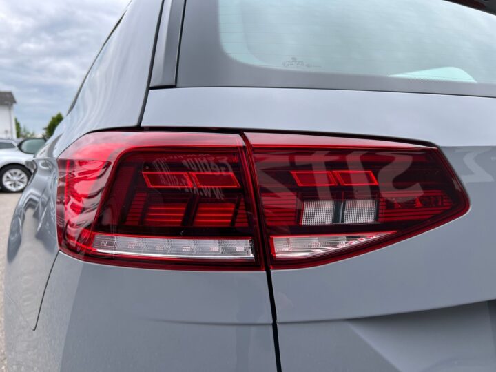 Abbildung Fahrzeugdetailansicht Volkswagen Passat Variant - Nr. 39