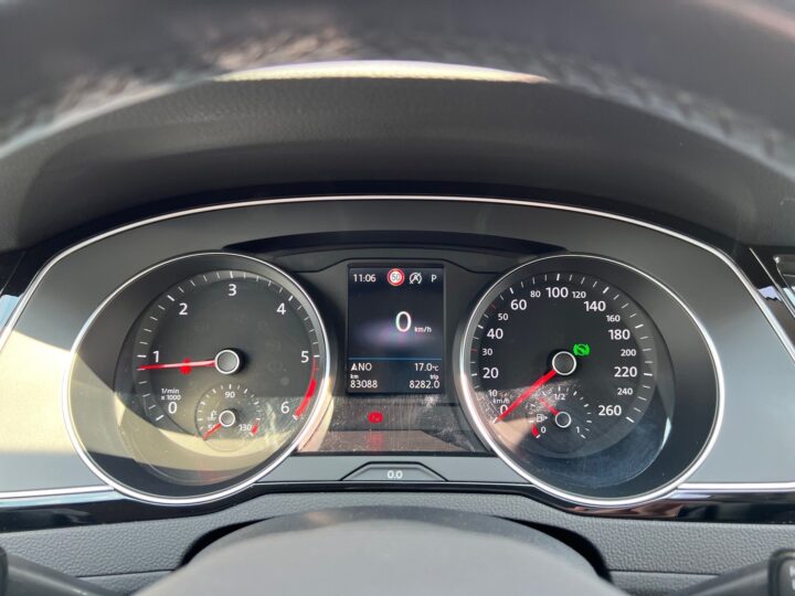 Abbildung Fahrzeugdetailansicht Volkswagen Passat Variant - Nr. 16