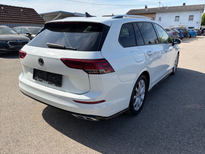 Abbildung Fahrzeugdetailansicht Volkswagen Golf Variant - Nr. 2