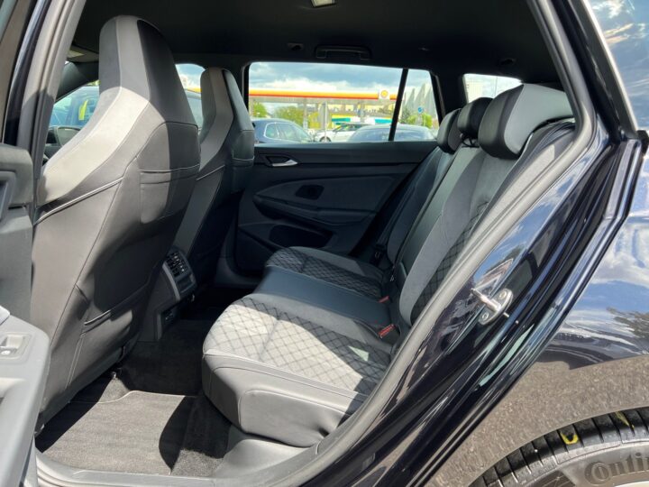 Abbildung Fahrzeugdetailansicht Volkswagen Golf Variant - Nr. 13
