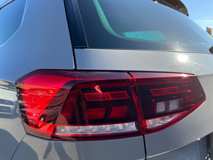 Abbildung Fahrzeugdetailansicht Volkswagen Passat Variant - Nr. 38