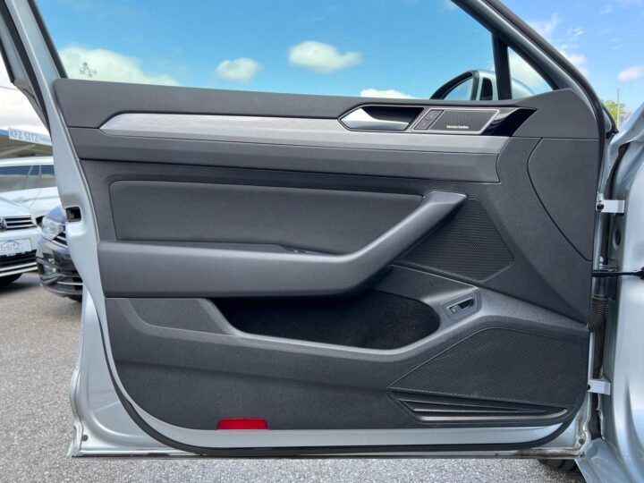 Abbildung Fahrzeugdetailansicht Volkswagen Passat Variant - Nr. 30