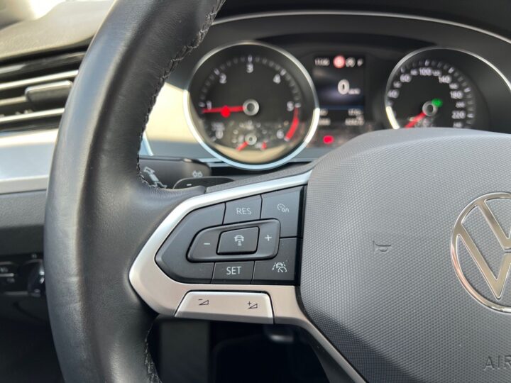 Abbildung Fahrzeugdetailansicht Volkswagen Passat Variant - Nr. 41