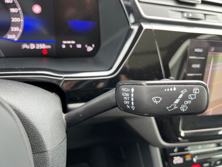 Abbildung Fahrzeugdetailansicht Volkswagen Touran - Nr. 43