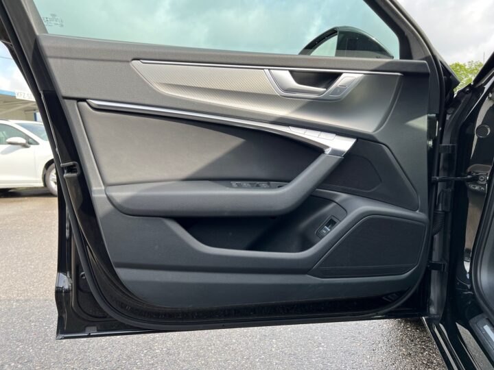 Abbildung Fahrzeugdetailansicht Audi A6 - Nr. 30