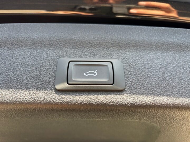 Abbildung Fahrzeugdetailansicht Audi A6 - Nr. 32