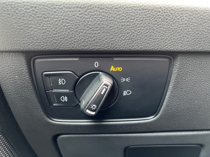 Abbildung Fahrzeugdetailansicht Volkswagen Passat Variant - Nr. 42