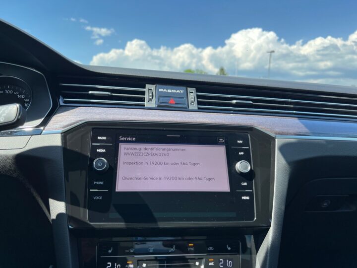 Abbildung Fahrzeugdetailansicht Volkswagen Passat Variant - Nr. 27