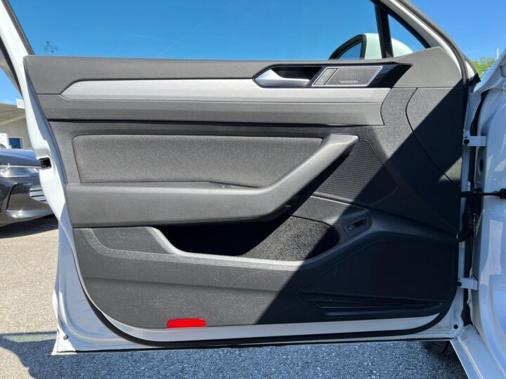 Abbildung Fahrzeugdetailansicht Volkswagen Passat Variant - Nr. 30