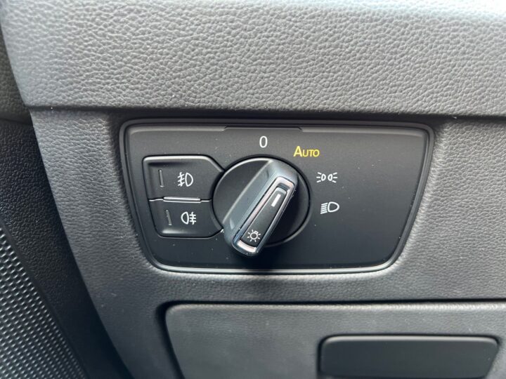 Abbildung Fahrzeugdetailansicht Volkswagen Passat Variant - Nr. 44