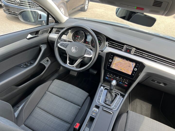 Abbildung Fahrzeugdetailansicht Volkswagen Passat Variant - Nr. 11