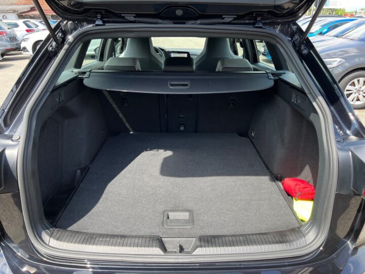 Abbildung Fahrzeugdetailansicht Volkswagen Golf Variant - Nr. 14