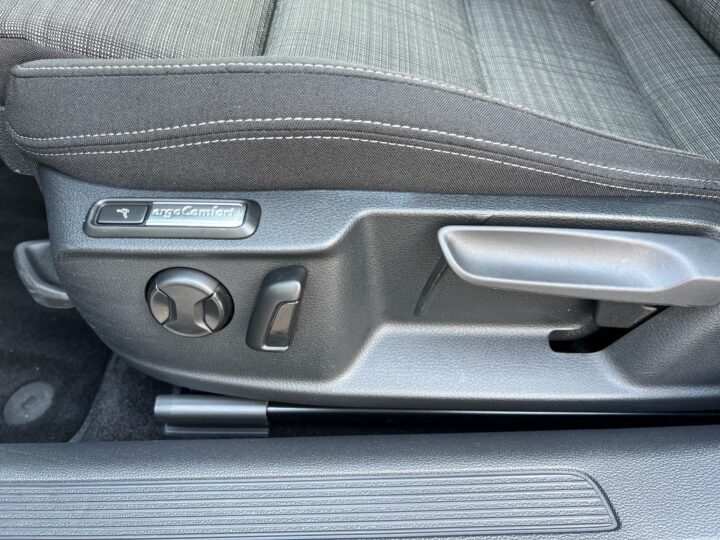Abbildung Fahrzeugdetailansicht Volkswagen Passat Variant - Nr. 31