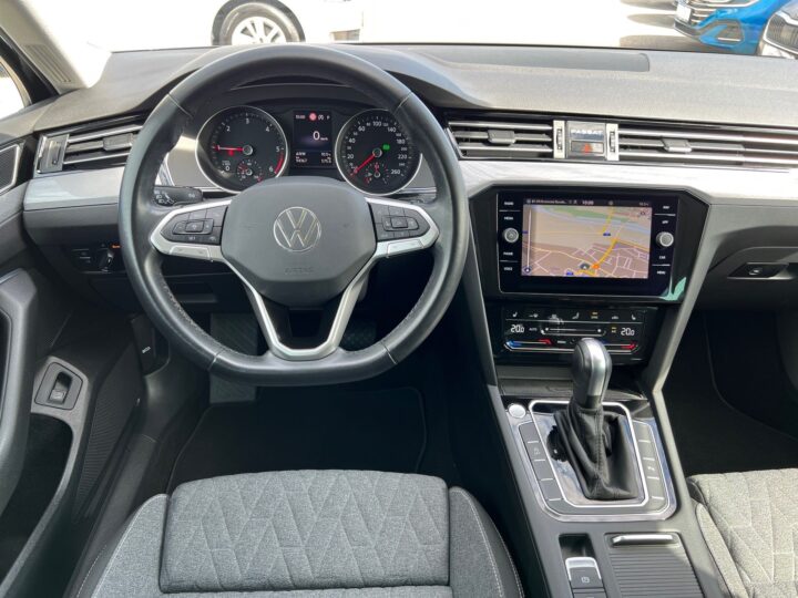 Abbildung Fahrzeugdetailansicht Volkswagen Passat Variant - Nr. 10