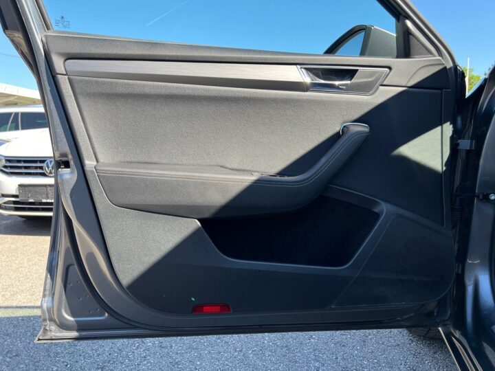 Abbildung Fahrzeugdetailansicht Skoda Superb - Nr. 30