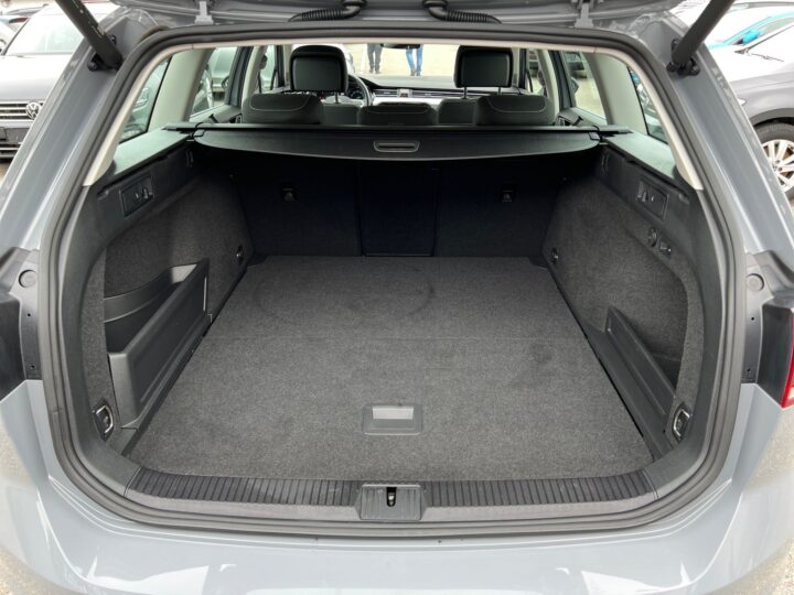 Abbildung Fahrzeugdetailansicht Volkswagen Passat Variant - Nr. 14
