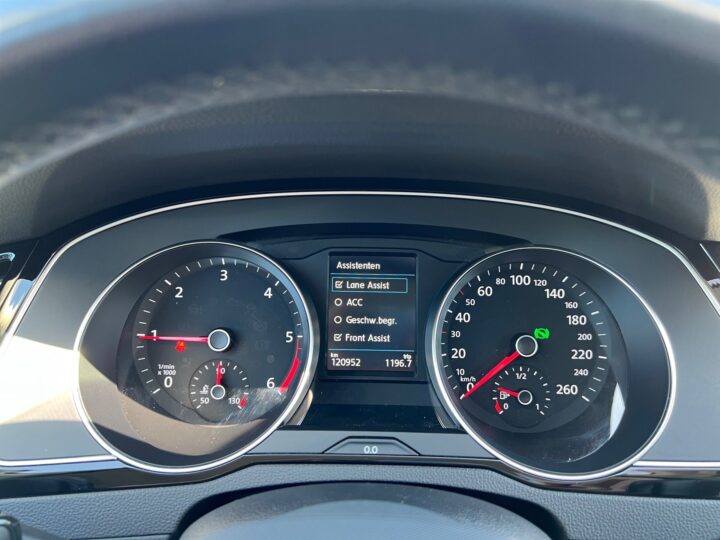 Abbildung Fahrzeugdetailansicht Volkswagen Passat Variant - Nr. 17