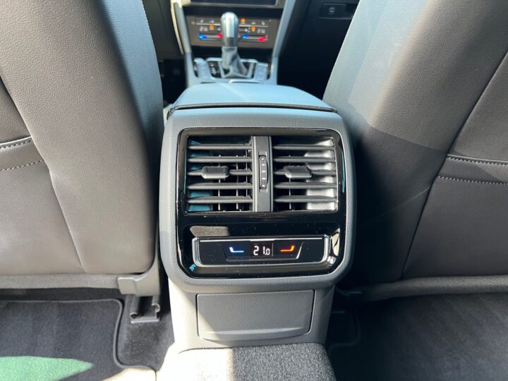 Abbildung Fahrzeugdetailansicht Volkswagen Passat Variant - Nr. 33