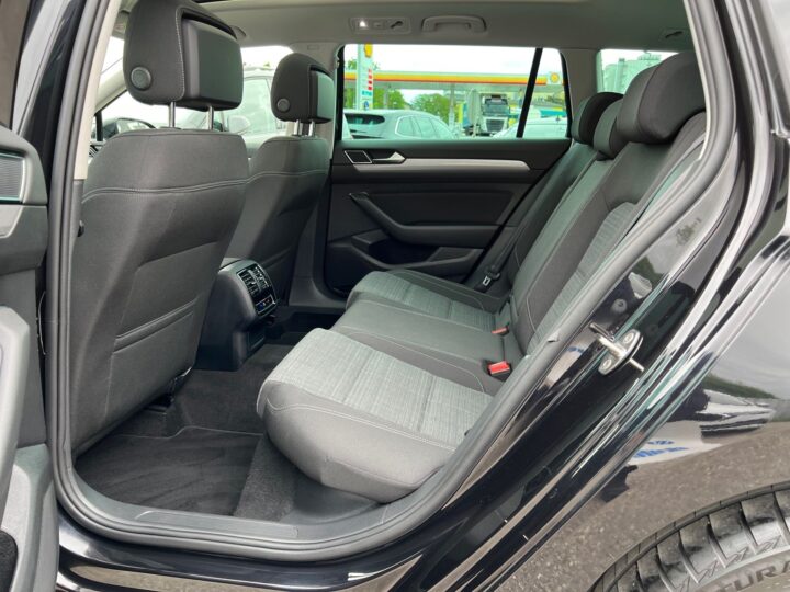 Abbildung Fahrzeugdetailansicht Volkswagen Passat Variant - Nr. 13