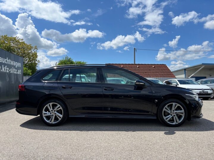 Abbildung Fahrzeugdetailansicht Volkswagen Golf Variant - Nr. 2