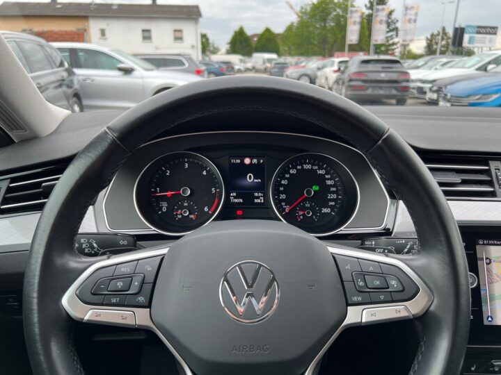 Abbildung Fahrzeugdetailansicht Volkswagen Passat Variant - Nr. 15