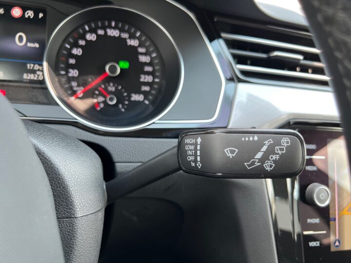 Abbildung Fahrzeugdetailansicht Volkswagen Passat Variant - Nr. 42