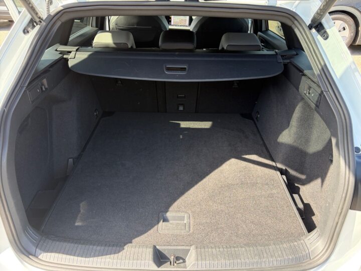 Abbildung Fahrzeugdetailansicht Volkswagen Golf Variant - Nr. 14