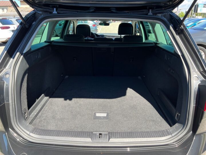 Abbildung Fahrzeugdetailansicht Volkswagen Passat Variant - Nr. 14