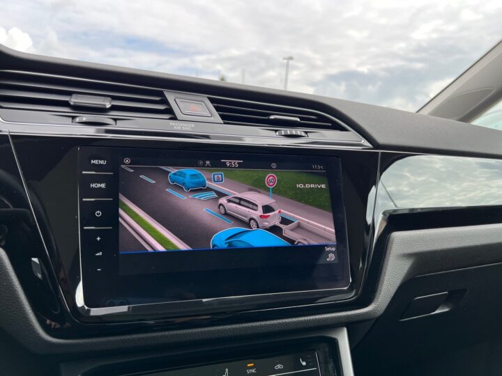Abbildung Fahrzeugdetailansicht Volkswagen Touran - Nr. 23