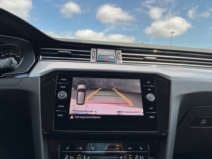 Abbildung Fahrzeugdetailansicht Volkswagen Passat Variant - Nr. 27
