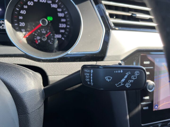 Abbildung Fahrzeugdetailansicht Volkswagen Passat Variant - Nr. 42
