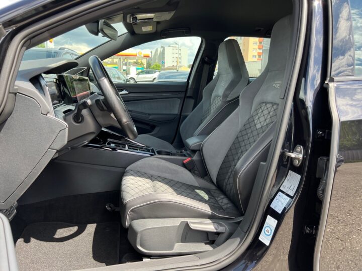 Abbildung Fahrzeugdetailansicht Volkswagen Golf Variant - Nr. 12