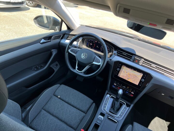 Abbildung Fahrzeugdetailansicht Volkswagen Passat Variant - Nr. 11