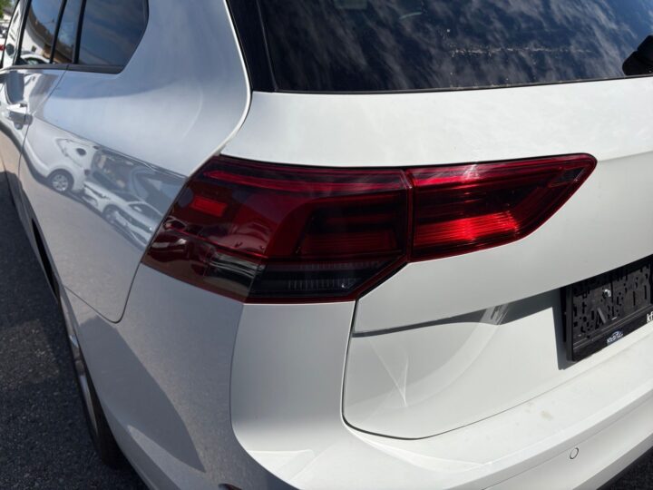 Abbildung Fahrzeugdetailansicht Volkswagen Golf Variant - Nr. 32