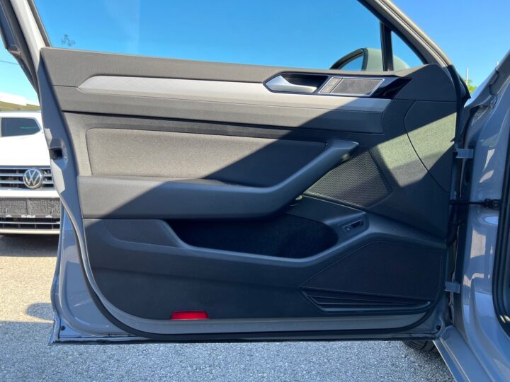Abbildung Fahrzeugdetailansicht Volkswagen Passat Variant - Nr. 29