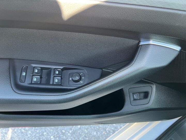 Abbildung Fahrzeugdetailansicht Volkswagen Passat Variant - Nr. 32