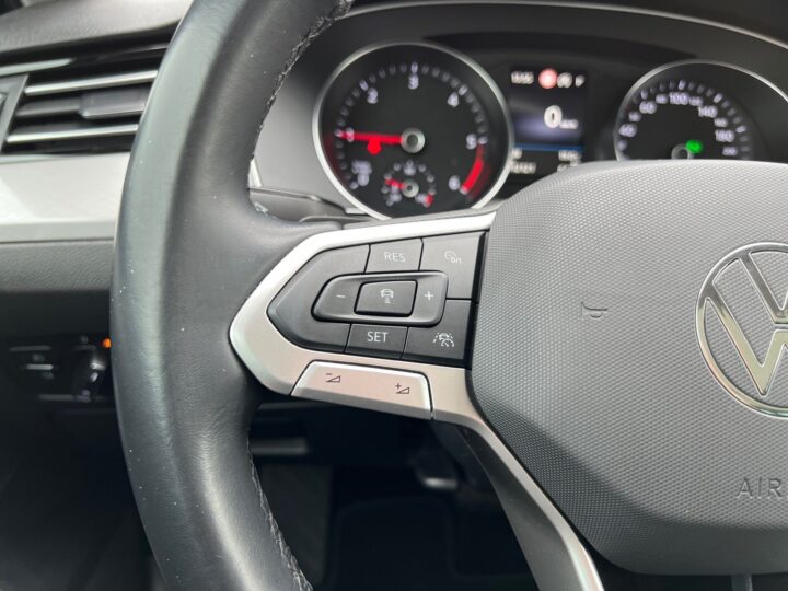 Abbildung Fahrzeugdetailansicht Volkswagen Passat Variant - Nr. 40
