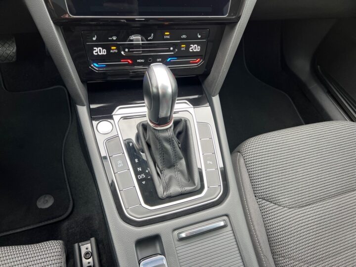 Abbildung Fahrzeugdetailansicht Volkswagen Arteon - Nr. 28