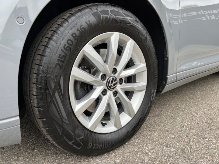 Abbildung Fahrzeugdetailansicht Volkswagen Passat Variant - Nr. 37