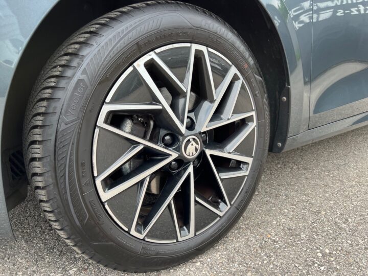 Abbildung Fahrzeugdetailansicht Skoda Octavia - Nr. 37