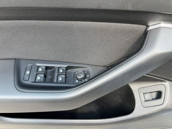 Abbildung Fahrzeugdetailansicht Volkswagen Passat Variant - Nr. 32