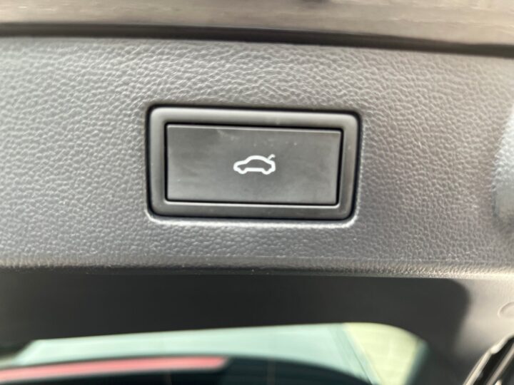 Abbildung Fahrzeugdetailansicht Volkswagen Arteon - Nr. 38