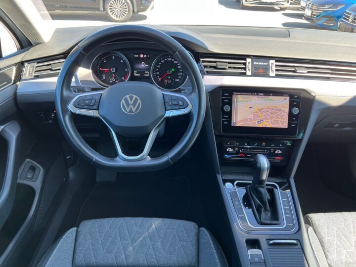 Abbildung Fahrzeugdetailansicht Volkswagen Passat Variant - Nr. 10