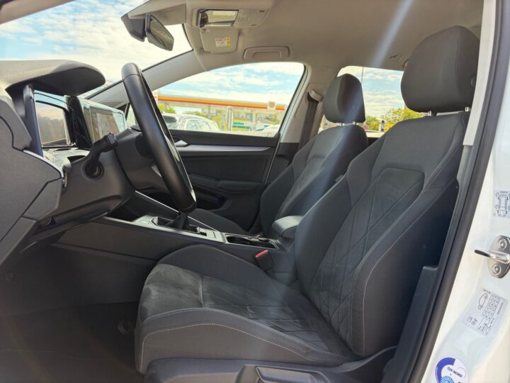 Abbildung Fahrzeugdetailansicht Volkswagen Golf Variant - Nr. 12