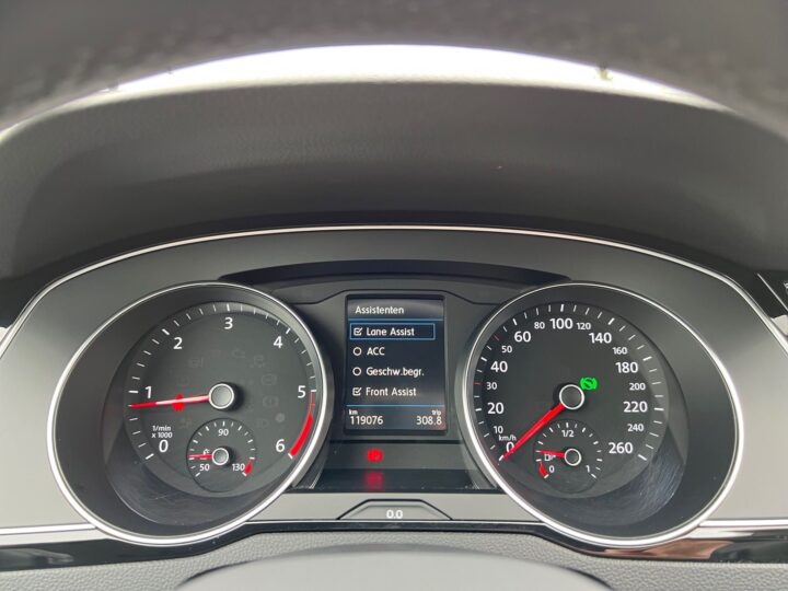 Abbildung Fahrzeugdetailansicht Volkswagen Passat Variant - Nr. 17