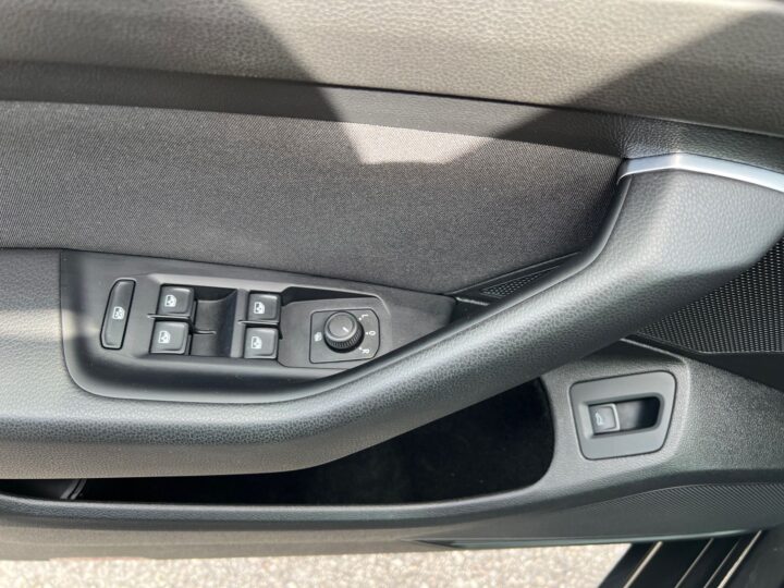 Abbildung Fahrzeugdetailansicht Volkswagen Passat Variant - Nr. 31